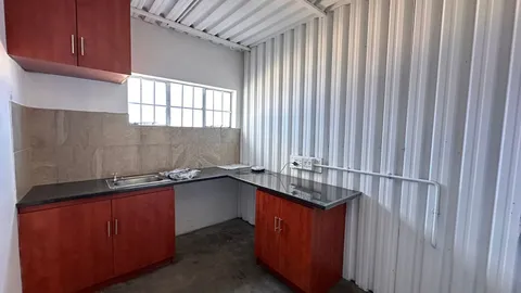 4 Vereeniging Road, Alrode has a 1600m² Warehouse Available TO Let (9)